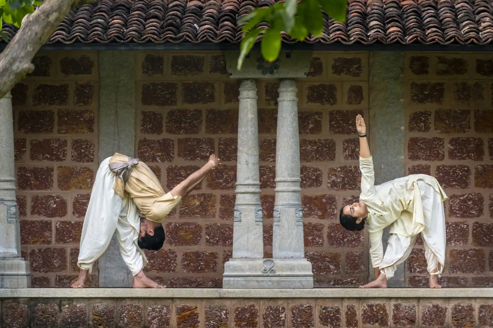 Isha Hatha Yoga School delivers classical Hatha Yoga in its full depth and  dimension.